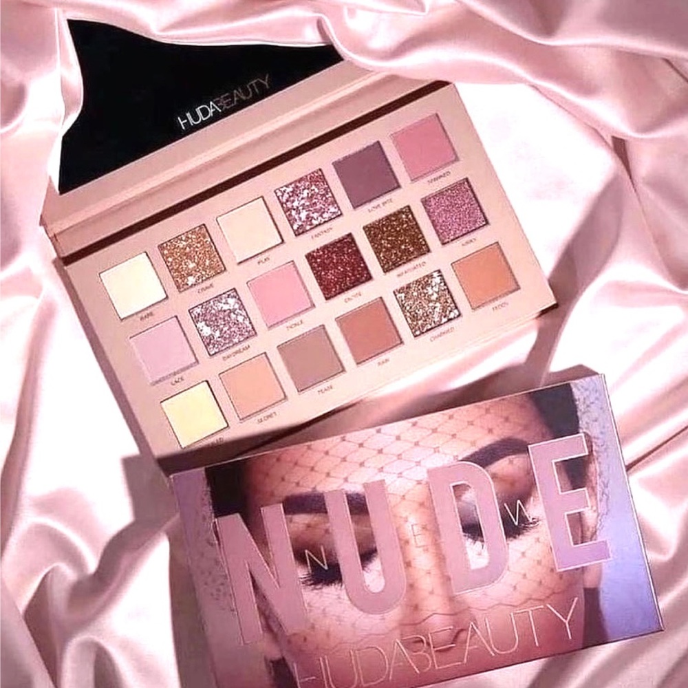 HUDA BEAUTY Nude Eyeshadow Palette with Pink and Gold Shades